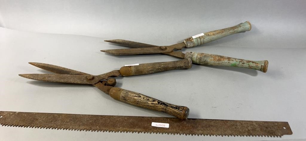 Pair Of Trimmer Shears,Saw Blade