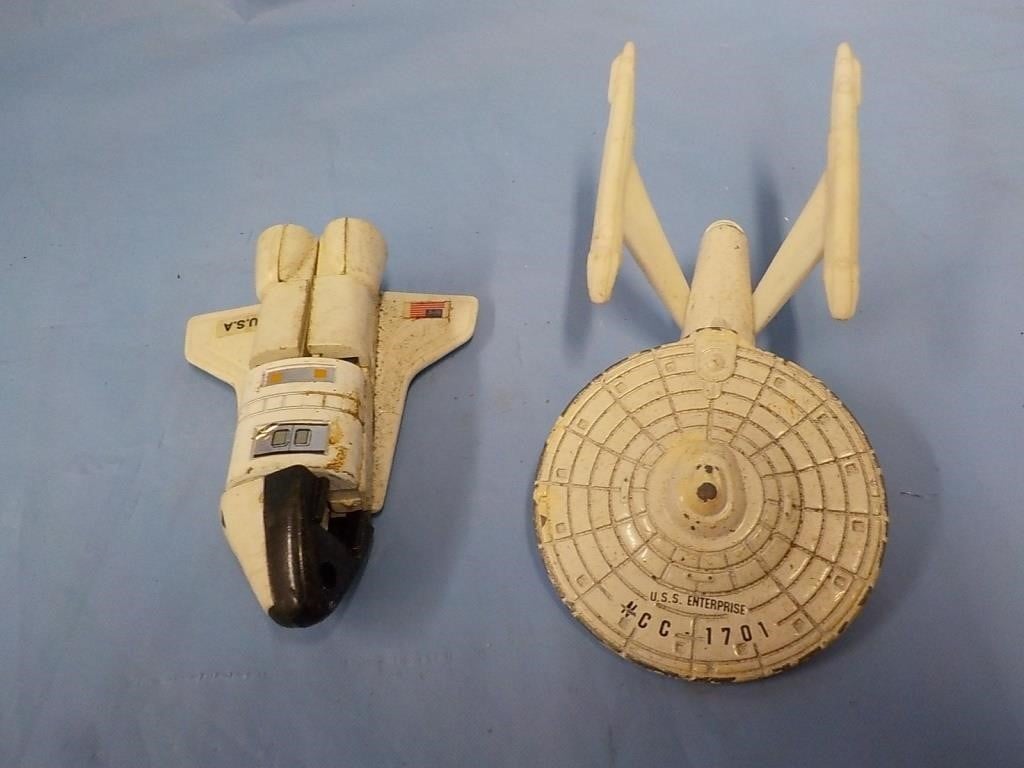 2 Star Wars items Spaceship Ertl