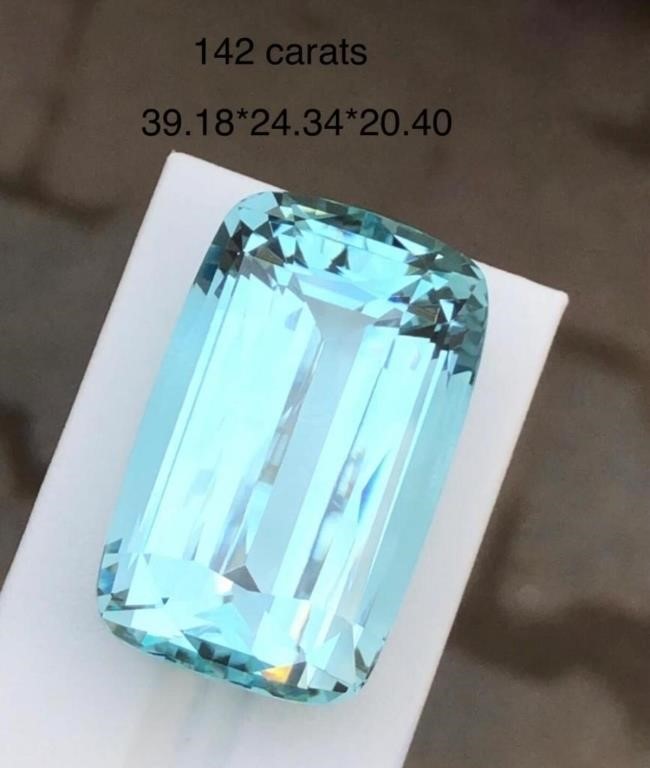 Natural Santa Maria Aquamarine 142  carats - Flawl