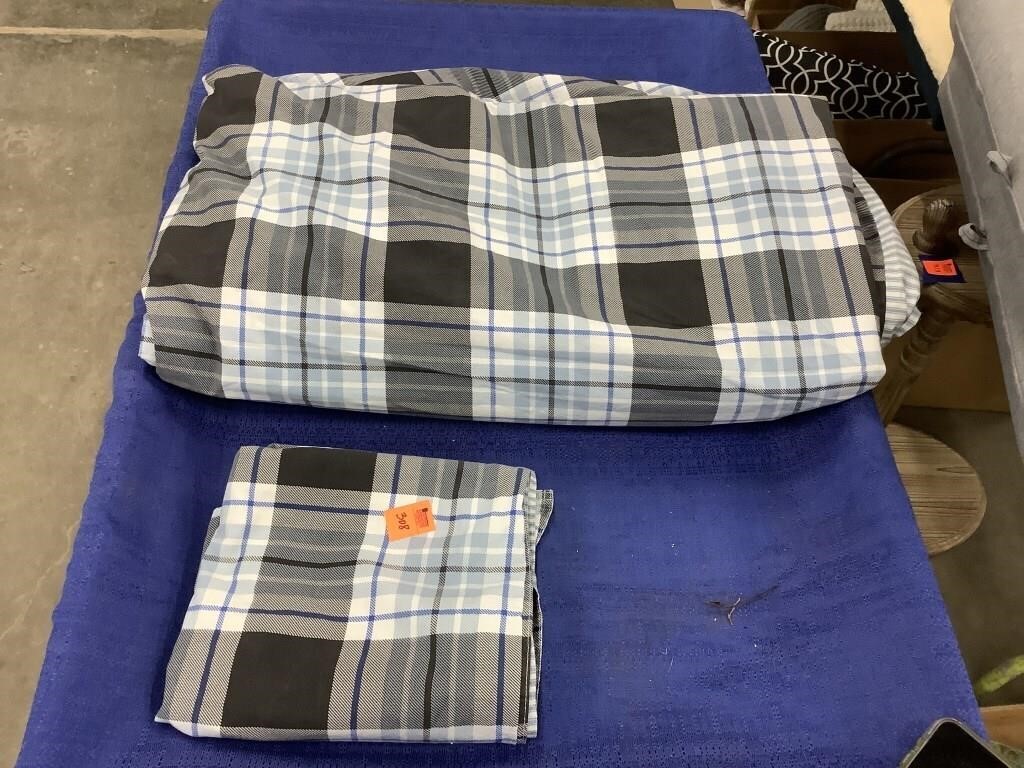Full size, flat sheet and one pillowcase