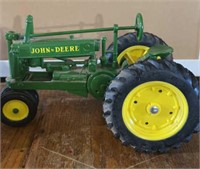 John Deer model Ertl tractor