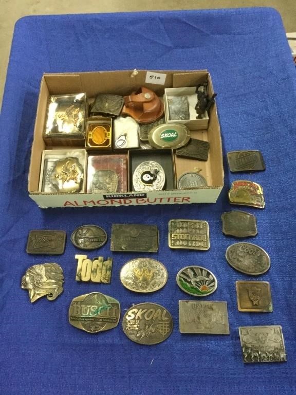 Very large lot of belt buckle