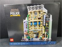 (L) Modular Buildings collection 
Lego Police