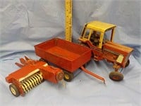 IH cast tractor, wagon, Balor Ertl