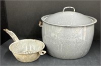 (M) Gray Granitewate Pot With Lid & Gray