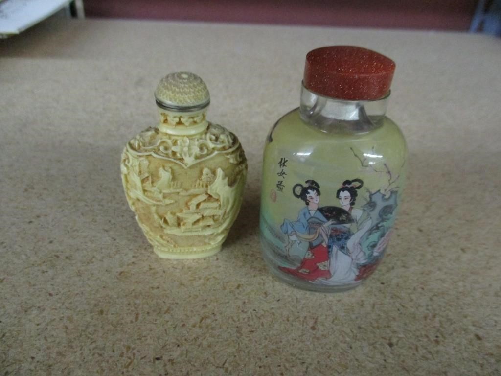 Mixed lot of 2 small Snuff Bottles with Brass Box