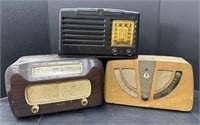 (F) Mixed Lot of Vintage Radios Includes E