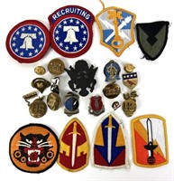 ASSORTMENT OF MILITARY PINS & PATCHES