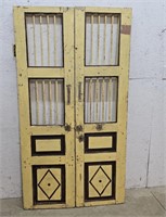 Pair wood w/iron bars doors 20"72"