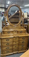 5 Drawer Dresser w Mirror by Rock City Furniture