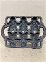 Cast-iron gingerbread mold