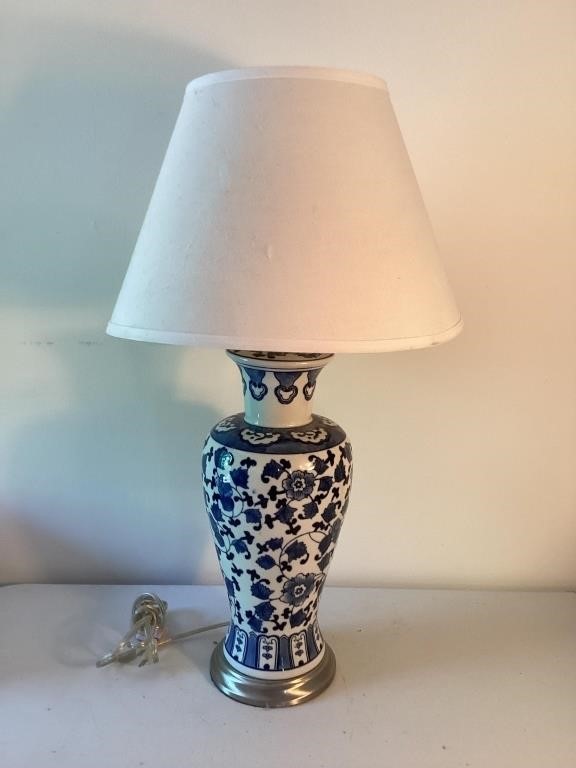 Vintage Blue & White Table Chinoiserie Style Lamp