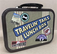 Traveling tails lunchbox