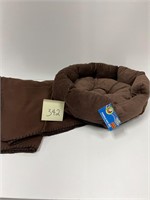 Pinwheel Dog Bed & Blanket New