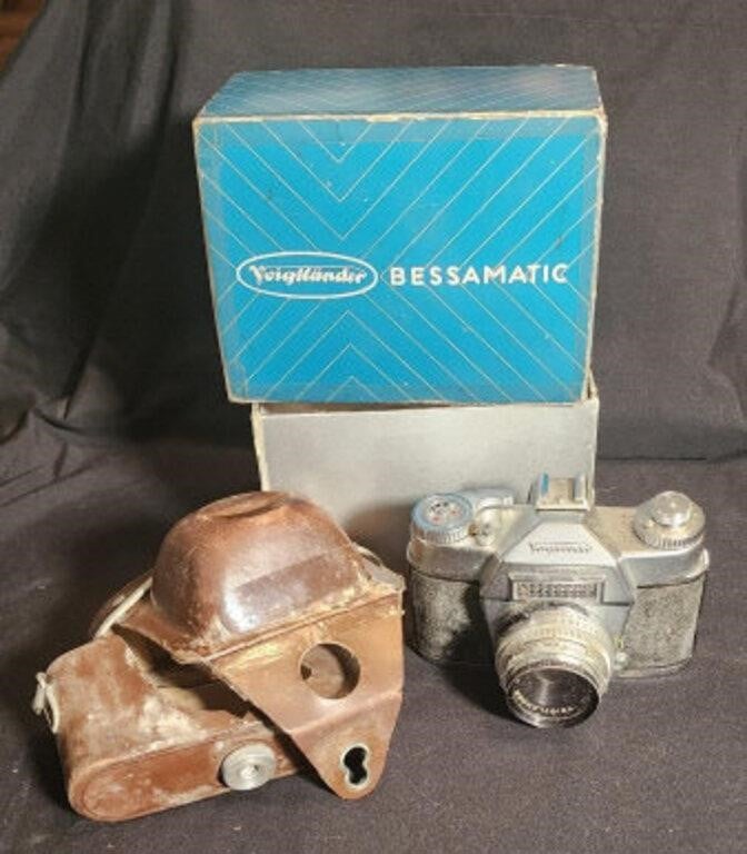 Voightlander Bessamatic camera with box