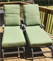 2 lounging deck chairs