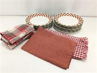 Santas Dinner Plate Checkered Border &Winter Towel