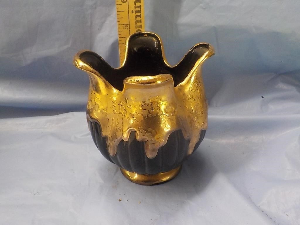 Black gold pottery vase