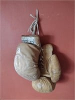 Vintage boxing gloves for Display - Both Left