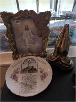 Jesus print in frame w praying hands and plate