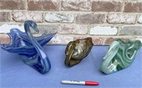 SELECTION OF 3 ART GLASS SWAN BOWLS