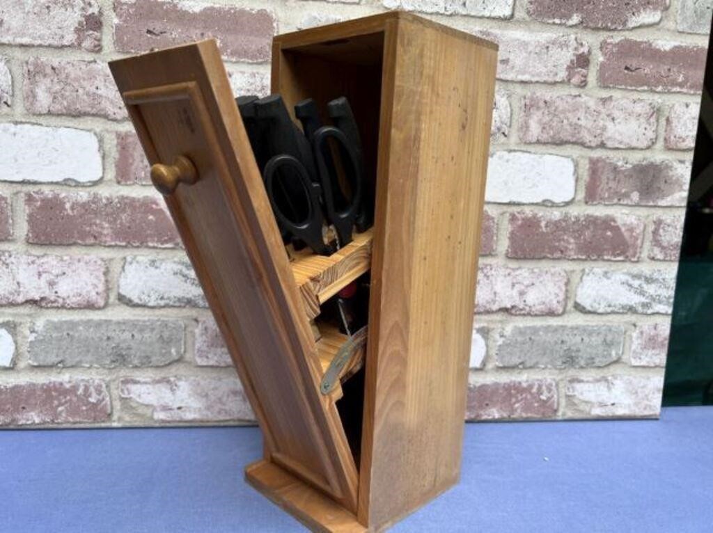WOOD CABINET WITH KNIFE BLOCK & KNIVES