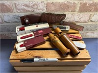 SELECTION OF ASSORTED KNIVES & 2 WOODEN