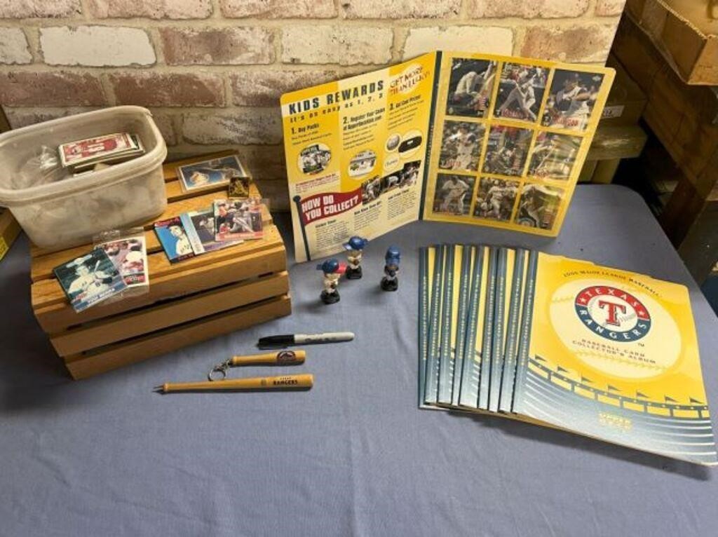 GROUPING OF BASEBALL COLLECTIBLES: RANGERS