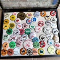 DISPLAY BOX WITH COLLECTOR BUTTONS