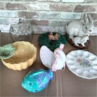 BOX LOT: ASSORTED CERAMIC DÉCOR & SERVING DISHES