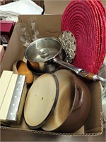 Box lot' cookware placemats