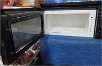 PREOWNED Under Cabinet Microwave Oven