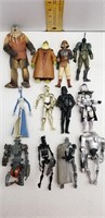 12 STAR WARS FIGURES AND DROIDS