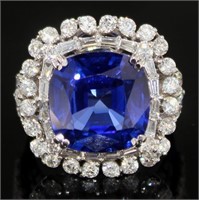 18kt Gold 13.81 ct Cushion Sapphire & Diamond Ring