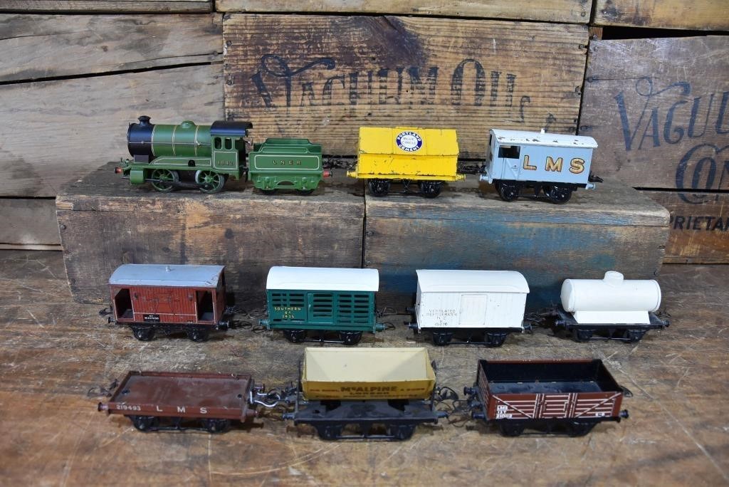 Hornby O Gauge Loco And 9 Wagons