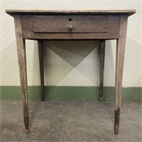 Tapered Leg Stand Table