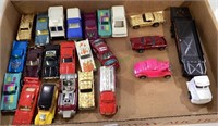 Tray lot of Matchbox and Hot Wheels cars    808