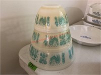 Pyrex Amish Butter Print Mixing Nesting  Bowls