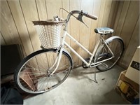 Vintage Huffy 26in Ladies Bike