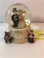 Wedding water globe, musical