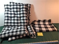 4 black /white checkered cushions & table cloth