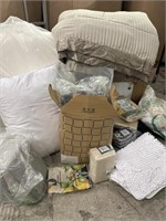 XXL lot of bed linens, curtains, pillows,