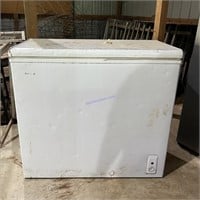 Hot Point Small Chest Freezer Untested Needs