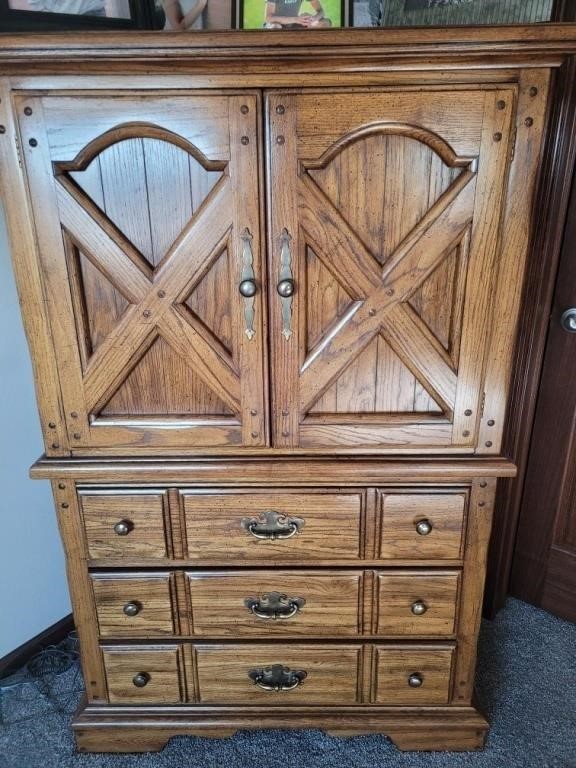 beautiful dresser w/mirror and chest of drawers