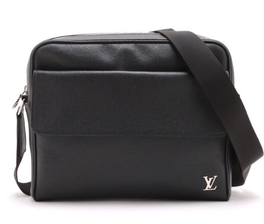 Louis Vuitton Taiga Messanger Bag