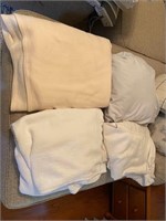 Queen Size Sheets & Blankets