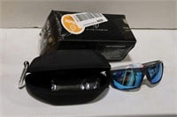 ATTCL SUNGLASSES WITH CASE