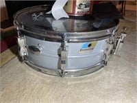LUDWIG SNARE APPROX 6 IN DEEP WITH ACCESSORIES, KE