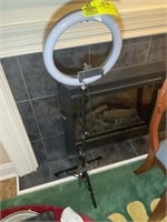 10 IN RING LIGHT WITH STAND APPEARS TO BE IN WORKI