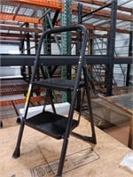 Step ladder. Foldable for storage-total height 32